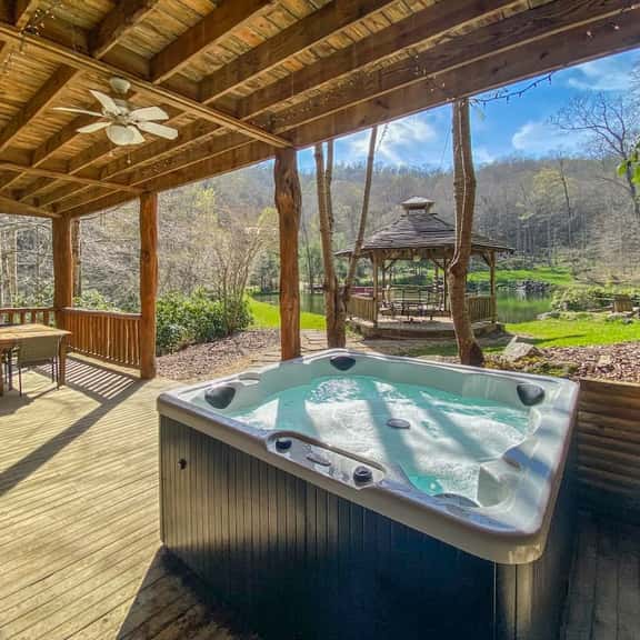 Lakeside Cabin - 2 Fireplaces-Hot Tub~Sauna~Games - Image 1