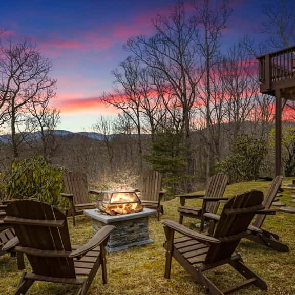 6 Br Sleeps 16 - Game Room - Hot Tub - Firepit - Image 1