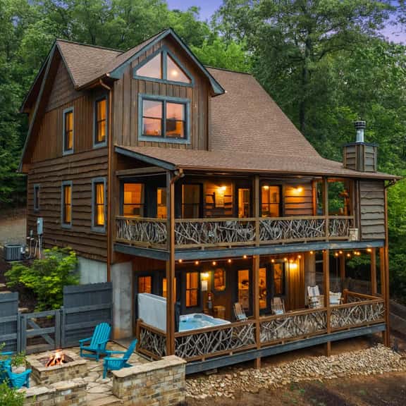 EZ Come EZ Geaux - Stunning Mtn Views - Hot Tub - Image 1