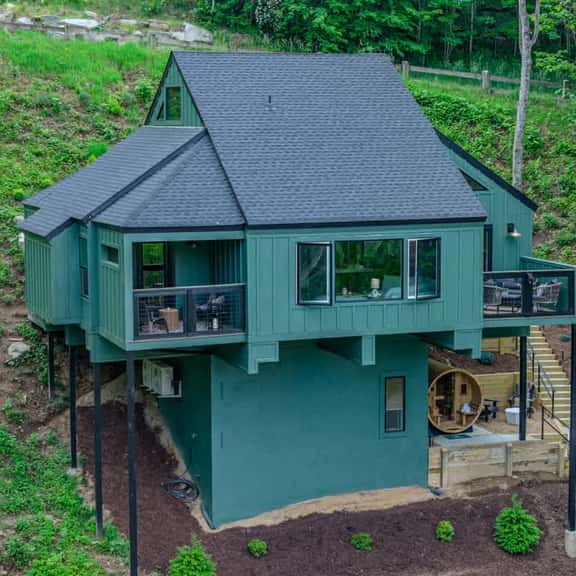 Sleeps 10~Stunning Views~Private Sauna~Fireplace - Image 1