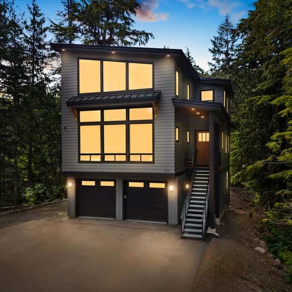 Sleeps 14 • Hot Tub • Sauna •Fire Pit • New Build! - Image 1