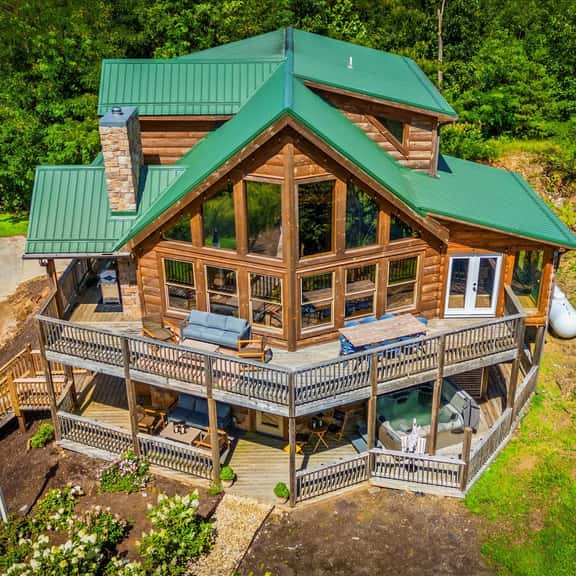 Smoky Peak Hideaway | Hot Tub, Putt Putt & Games - Image 1