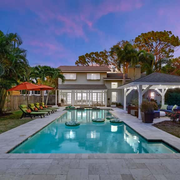 Sleeps 10 | Pool, Slide, Pickleball & Fire Pit - Image 1