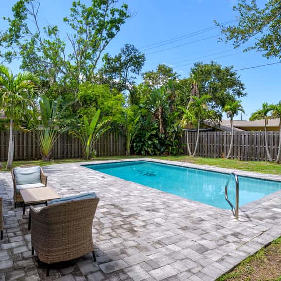 Sleeps 8 • Private Pool • Dog Friendly • Balcony - Image 1