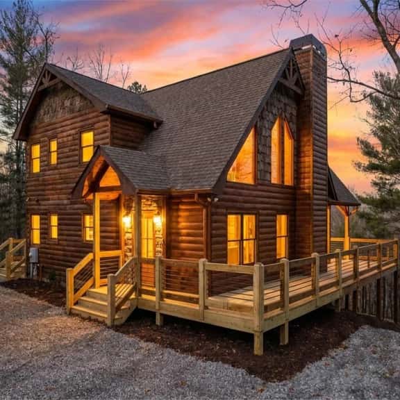 Stunning Views! Sleeps 10 - Hot Tub - 2 Fireplaces - Image 1