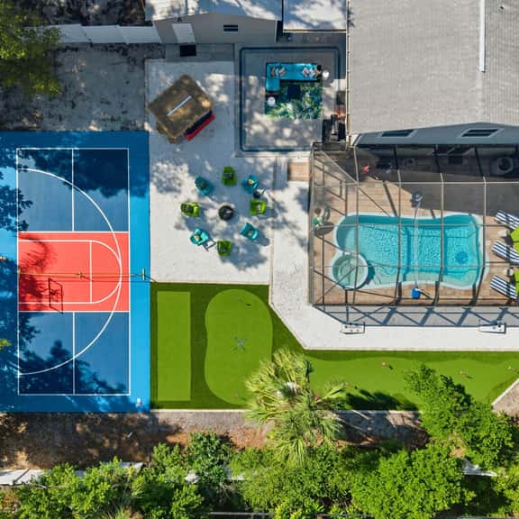 Sleeps 16 • Golf Simulator • Pickleball • Pool/Spa - Image 1