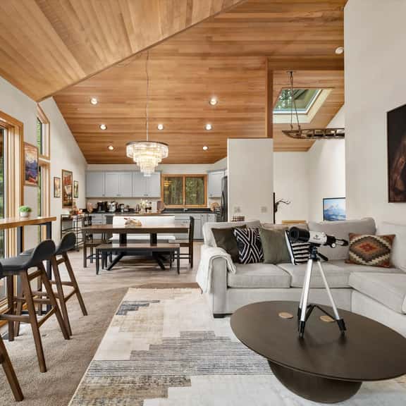 NEW/Black Butte Ranch/Sauna/Hot Tub/Kids Playroom - Image 1