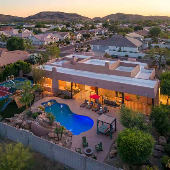 The Good Life Oasis | Luxury 5BR Home | Sleeps 16 - Image 1