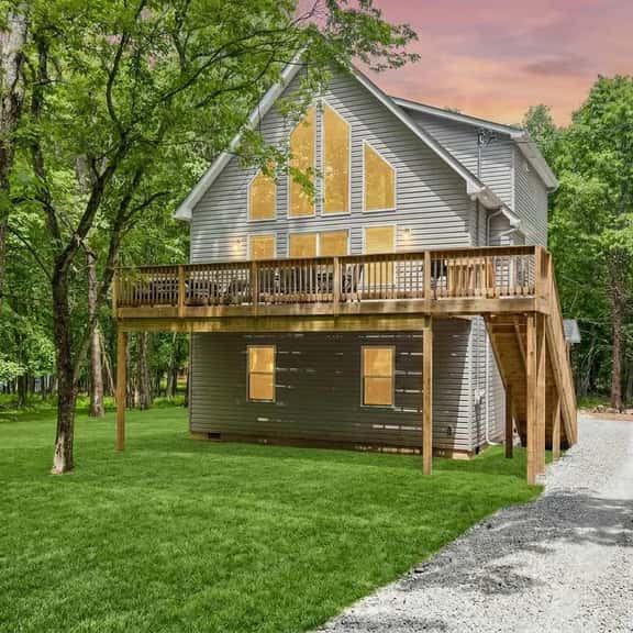 Sleeps 16 | Hot Tub, Arcade & Resort Amenities - Image 1