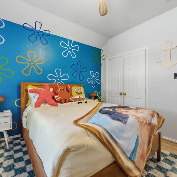 4 Themed Rooms | 11 Min to Universal Kids - Image 1