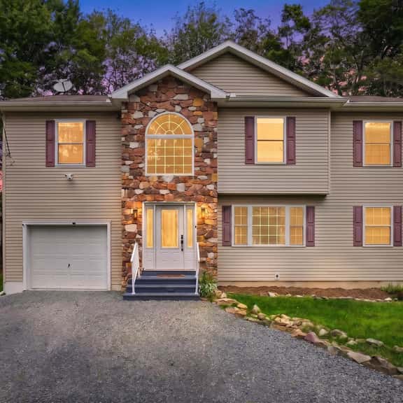Grace Estates • Hot Tub • Game Rooms • Lake Access - Image 1