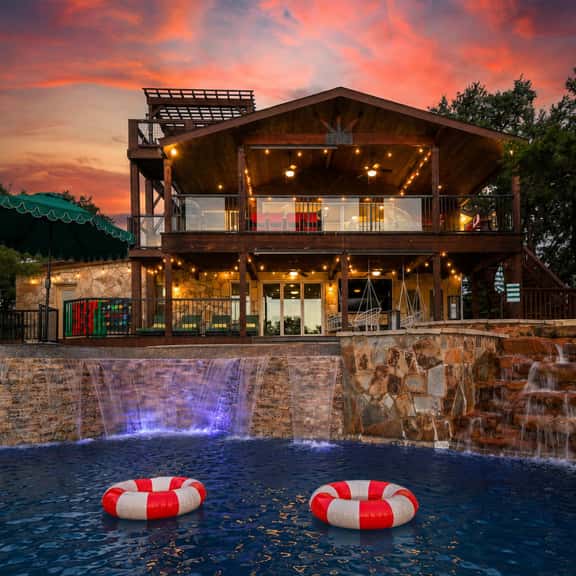 Wildlight House Cascade Canyon Lake Sleeps 17 - Image 1