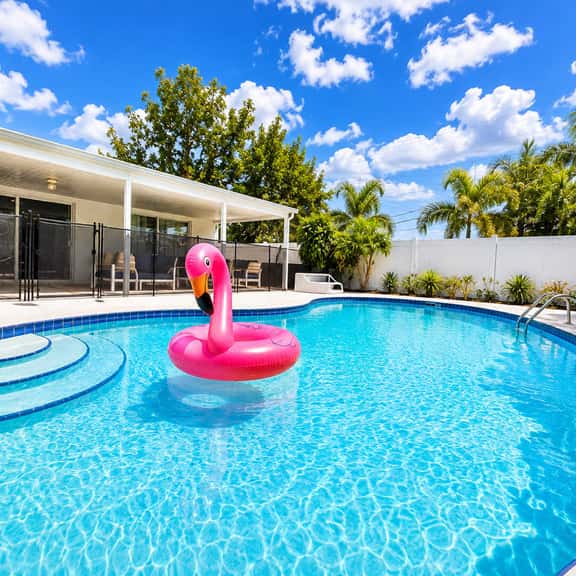 Relax, Play & Stay | Pool, Spa & Beach Nearby - Image 1