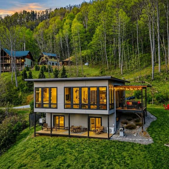 Blissful Bluff • Mtn Views • Fire Pit • Sleeps 6 - Image 1