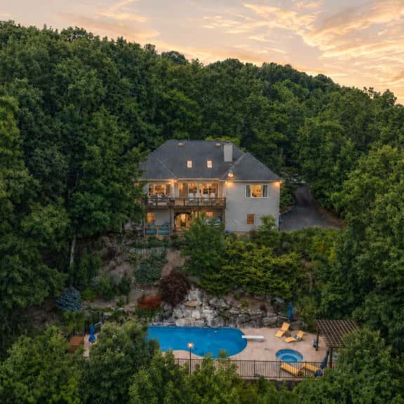 6BR Mountain Getaway Pool Hot Tub Game Room - Image 1