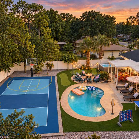 FWB Paradise | Sports Court | Hot Tub | Putt Putt - Image 1