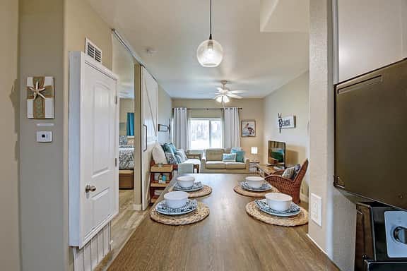 Isle Getaway~Boardwalk to Beach~Community Pool
