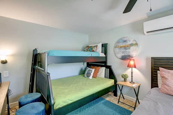 Kona Cottage~Dog Friendly~In Town Location