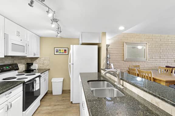 Sea Escape-Boardwalk Access~Large Community Pool!