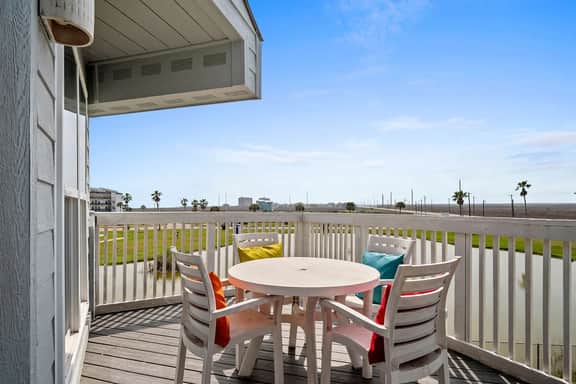 Seabatical- Hot Tub |  Community Pool | Pet Friendly