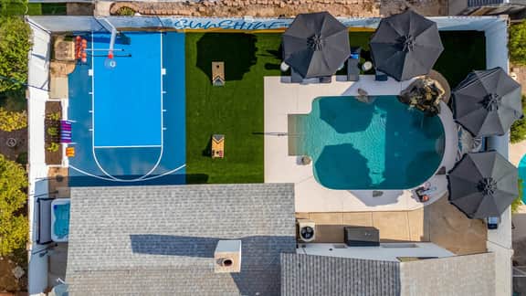 Heated Pool, Hot Tub, Game Room & Sport Court - Image 2