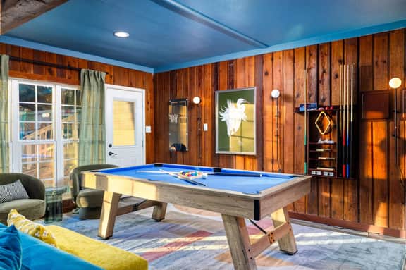 The Sunburst: Sleeps 18! Basketball & Heated Pool