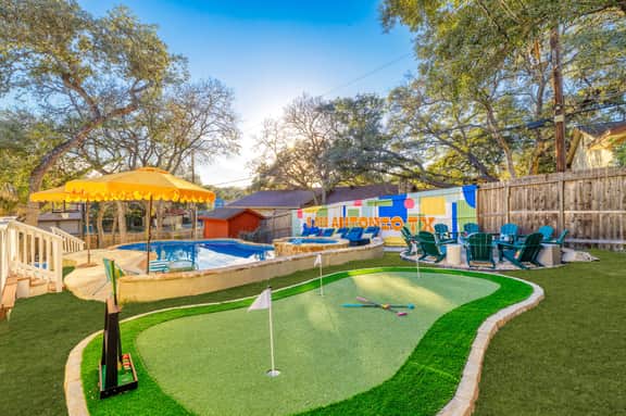 The Sunburst: Sleeps 18! Basketball & Heated Pool - Image 3