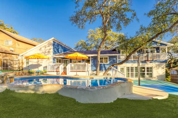 The Sunburst: Sleeps 18! Basketball & Heated Pool - Image 5
