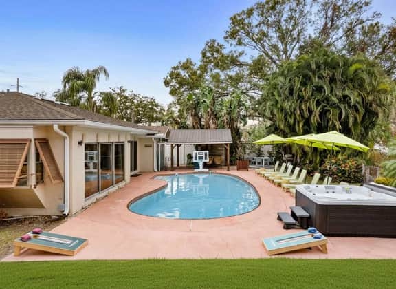 Sleeps 20~Heated Pool~Pickleball~Hot Tub~Fire Pit