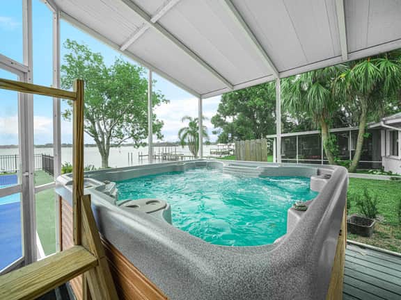 Luxe Lakefront w/ Pool, Pickleball, & Private Dock