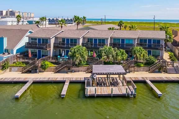 Scoop Deck | Dock, Pool & Balcony Views