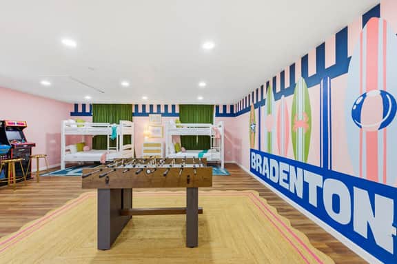 Bradenton Beach Club - Poolside + Estate Bunkroom