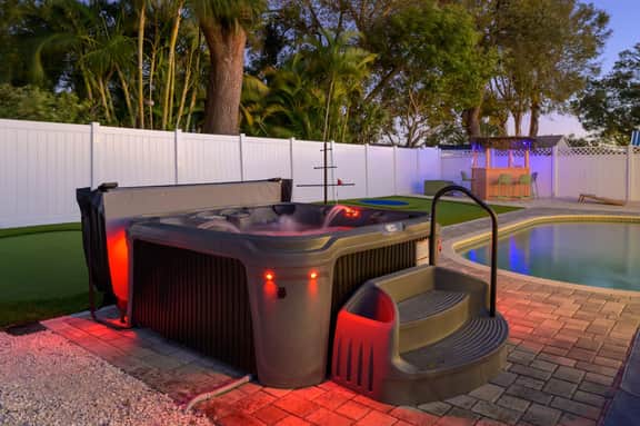 Epic Backyard - Private Pool - Firepit - Putt Putt
