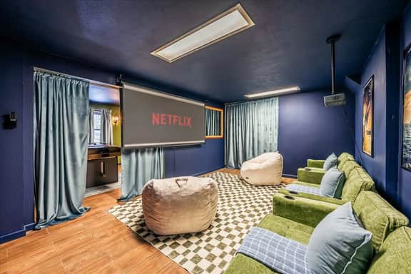 Poconos Retreat: Theater, Hot Tub, Sauna, Games