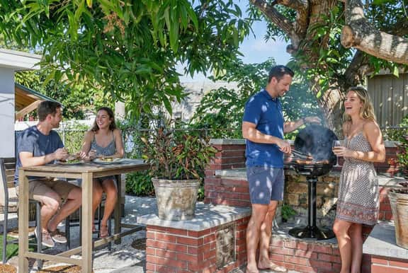 Minutes to Beach • Dog Friendly • BBQ •Patio