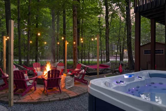 Sleeps 10 • Sauna • Hot Tub • Arcade • Firepit - Image 4