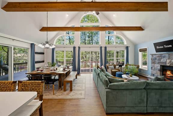 Sleeps 10 • Sauna • Hot Tub • Arcade + Firepit