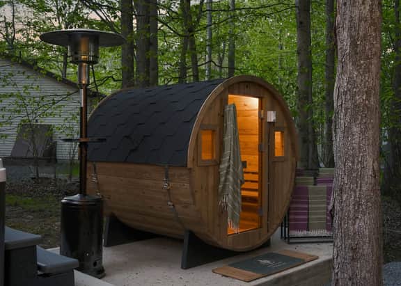 Sleeps 10 • Sauna • Hot Tub • Arcade + Firepit