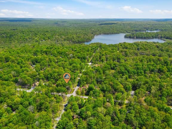 Sleeps 10 • Sauna • Hot Tub • Arcade + Firepit