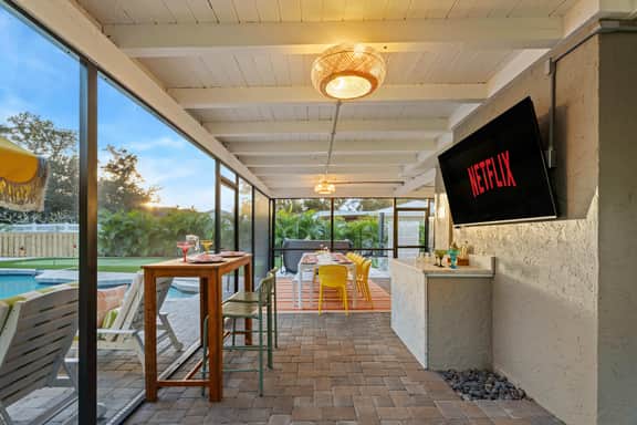 Backyard Paradise • Sleeps 14 • Arcade Games • Spa