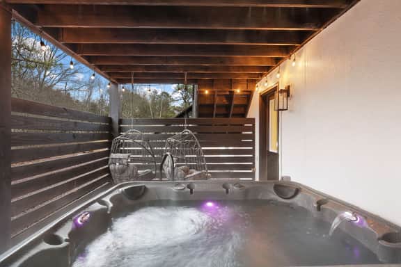 Moon Mtn Manor •  Sleeps 16 •  Games •  Hot Tub