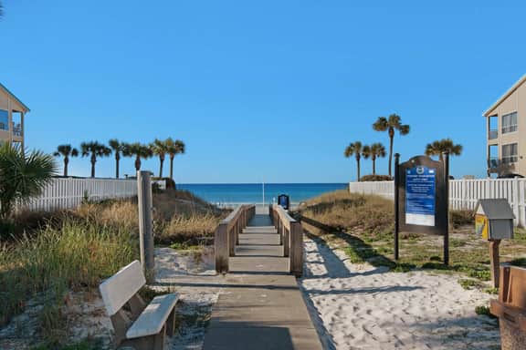 Mins from Beach • Sleeps 17 • Outdoor Seating
