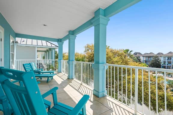 Mins from Beach • Sleeps 17 • Outdoor Seating
