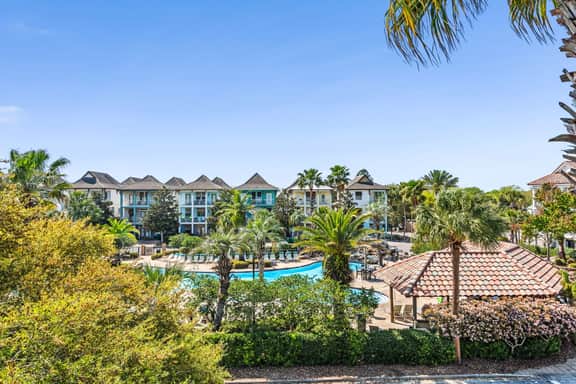 Mins from Beach • Sleeps 17 • Outdoor Seating