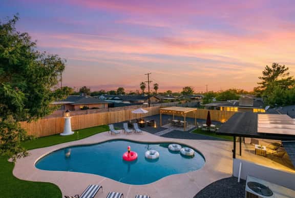 Sleeps 16 | Heated Pool + Arcade + Backyard Resort