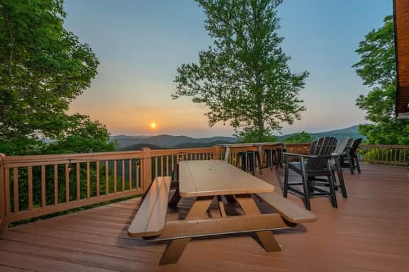 Ski In/Out @ Hatley Pointe ~Views~HotTub ~Fire Pit
