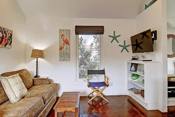 Cozy Private Cottage~Pet Friendly~Prime Location