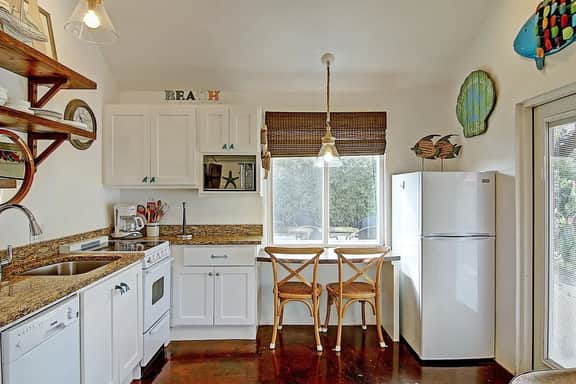 Cozy Private Cottage~Pet Friendly~Prime Location
