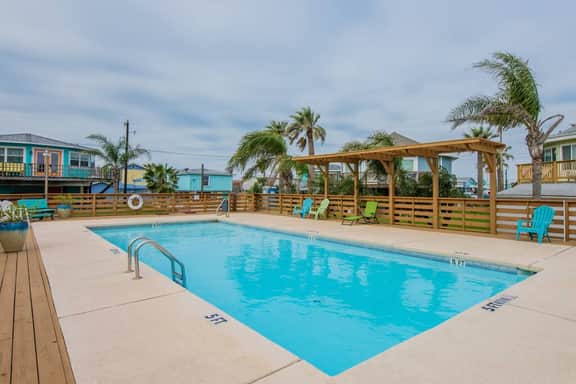 La Sirena | Pet Friendly | Community Pool