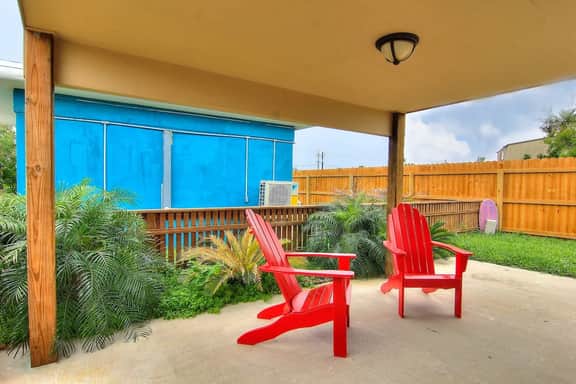 Siesta Villa~Private Patio~Dog Friendly~Cottage